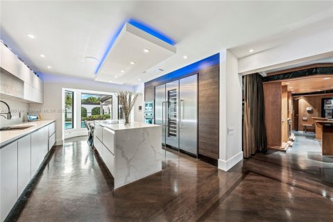 House in Plantation, Florida 4 bedrooms, 331.57 sq.m. № 1953401 - photo 4