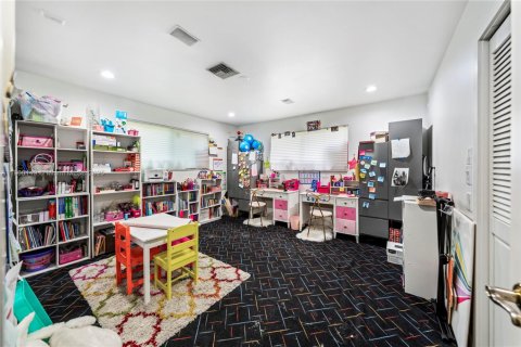 House in Plantation, Florida 4 bedrooms, 331.57 sq.m. № 1953401 - photo 15