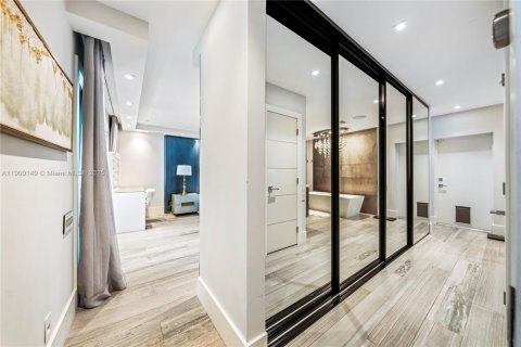 House in Plantation, Florida 4 bedrooms, 331.57 sq.m. № 1953401 - photo 11