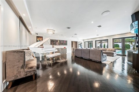 House in Plantation, Florida 4 bedrooms, 331.57 sq.m. № 1953401 - photo 6