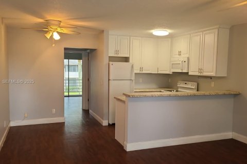 Condominio en West Palm Beach, Florida, 1 dormitorio  № 1983858