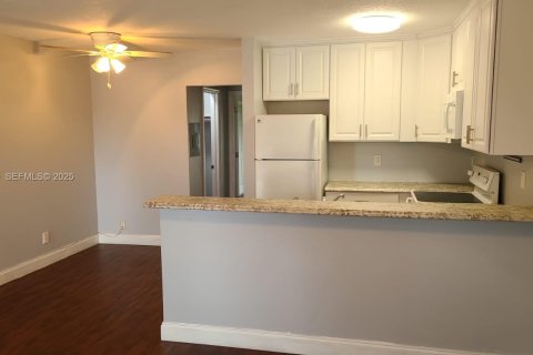 Condominio en alquiler en West Palm Beach, Florida, 1 dormitorio, 52.95 m2 № 1983858 - foto 2