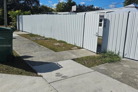 Villa ou maison à vendre à Florida City, Floride: 2 chambres, 120.31 m2 № 2256876 - photo 5