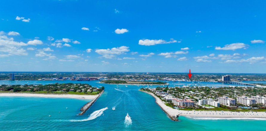 House in West Palm Beach, Florida 3 bedrooms, 136.01 sq.m. № 1092747