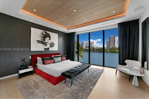 Casa en venta en Miami Beach, Florida, 7 dormitorios, 703.55 m2 № 1990546 - foto 13