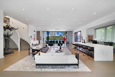 Casa en venta en Miami Beach, Florida, 7 dormitorios, 703.55 m2 № 1990546 - foto 6