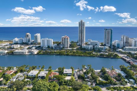 Casa en venta en Miami Beach, Florida, 7 dormitorios, 703.55 m2 № 1990546 - foto 20