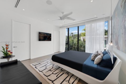 Casa en venta en Miami Beach, Florida, 7 dormitorios, 703.55 m2 № 1990546 - foto 26