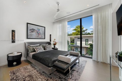 Casa en venta en Miami Beach, Florida, 7 dormitorios, 703.55 m2 № 1990546 - foto 22
