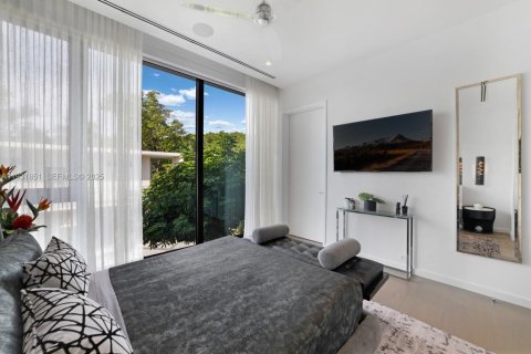 Casa en venta en Miami Beach, Florida, 7 dormitorios, 703.55 m2 № 1990546 - foto 23