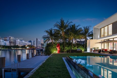 Casa en venta en Miami Beach, Florida, 7 dormitorios, 703.55 m2 № 1990546 - foto 3