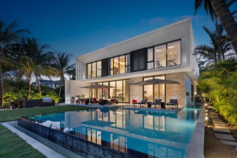 Casa en venta en Miami Beach, Florida, 7 dormitorios, 703.55 m2 № 1990546 - foto 12