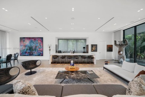 Casa en venta en Miami Beach, Florida, 7 dormitorios, 703.55 m2 № 1990546 - foto 7