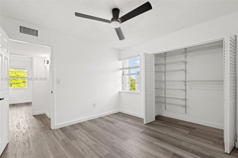 Copropriété à louer à Miami, Floride: 2 chambres, 83.61 m2 № 2323456 - photo 10