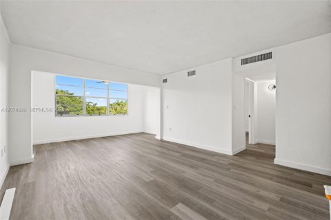 Copropriété à louer à Miami, Floride: 2 chambres, 83.61 m2 № 2323456 - photo 5