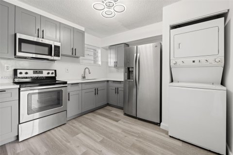 Copropriété à louer à Miami, Floride: 2 chambres, 83.61 m2 № 2323456 - photo 3