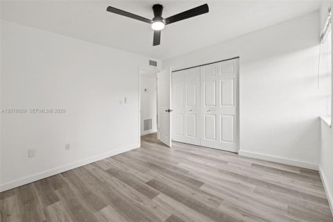 Copropriété à louer à Miami, Floride: 2 chambres, 83.61 m2 № 2323456 - photo 8