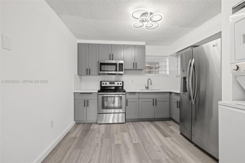 Copropriété à louer à Miami, Floride: 2 chambres, 83.61 m2 № 2323456 - photo 4