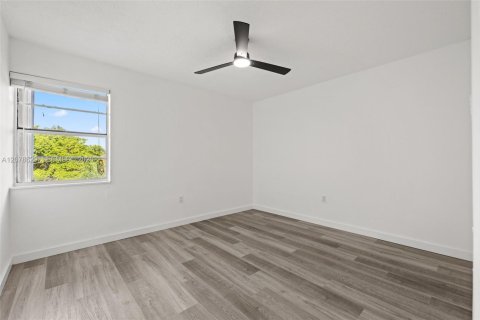 Copropriété à louer à Miami, Floride: 2 chambres, 83.61 m2 № 2323456 - photo 7