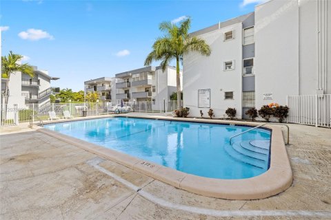 Copropriété à louer à Miami, Floride: 2 chambres, 83.61 m2 № 2323456 - photo 14