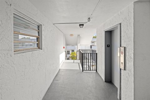 Copropriété à louer à Miami, Floride: 2 chambres, 83.61 m2 № 2323456 - photo 13