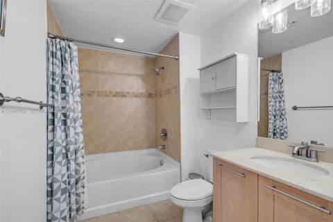 Condominio en venta en Fort Lauderdale, Florida, 2 dormitorios, 128.11 m2 № 2058759 - foto 16