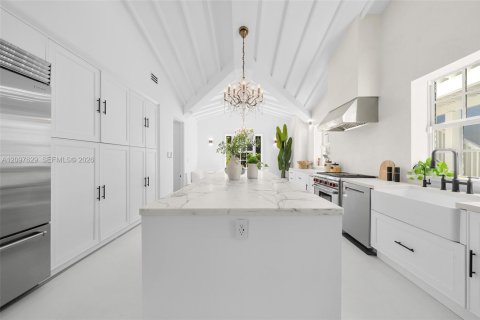 Villa ou maison à vendre à Miami, Floride: 7 chambres, 487.55 m2 № 2433929 - photo 17