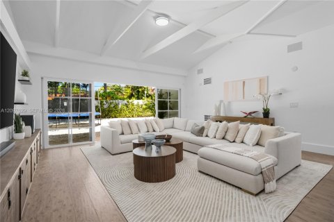 Villa ou maison à vendre à Miami, Floride: 7 chambres, 487.55 m2 № 2433929 - photo 28