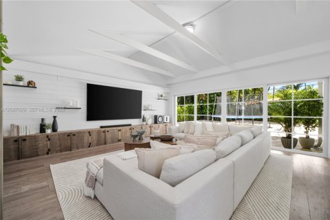 Villa ou maison à vendre à Miami, Floride: 7 chambres, 487.55 m2 № 2433929 - photo 29