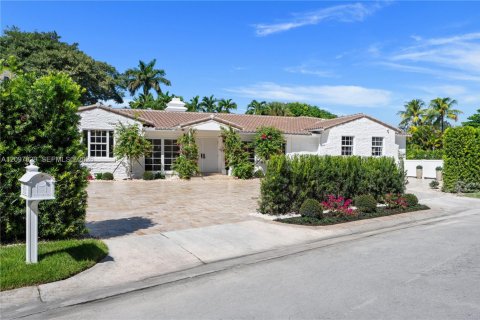 Villa ou maison à vendre à Miami, Floride: 7 chambres, 487.55 m2 № 2433929 - photo 4