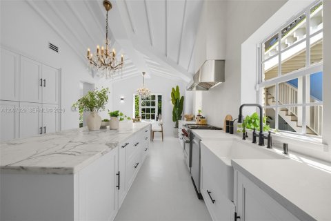 Villa ou maison à vendre à Miami, Floride: 7 chambres, 487.55 m2 № 2433929 - photo 19