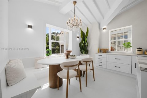 Villa ou maison à vendre à Miami, Floride: 7 chambres, 487.55 m2 № 2433929 - photo 22