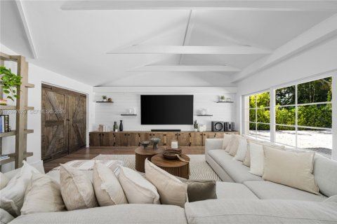 Villa ou maison à vendre à Miami, Floride: 7 chambres, 487.55 m2 № 2433929 - photo 27