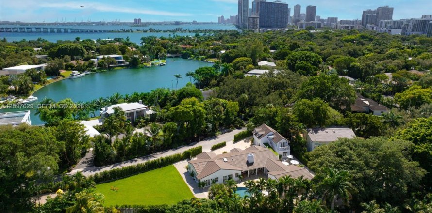 Villa ou maison à Miami, Floride 7 chambres, 487.55 m2 № 2433929