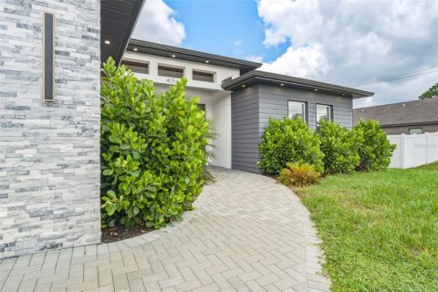 Casa en venta en North Port, Florida, 3 dormitorios, 154.4 m2 № 2351890 - foto 2