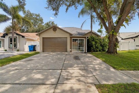 House in Tampa, Florida 3 bedrooms, 132.94 sq.m. № 2227798