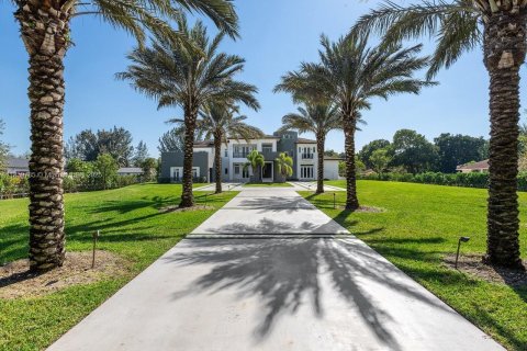House in Southwest Ranches, Florida 7 bedrooms, 809.92 sq.m. № 1830499 - photo 8