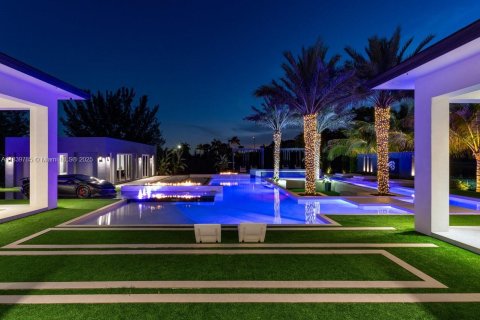 House in Southwest Ranches, Florida 7 bedrooms, 809.92 sq.m. № 1830499 - photo 4