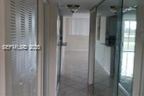 Condominio en alquiler en Davie, Florida, 1 dormitorio, 83.61 m2 № 1993574 - foto 4
