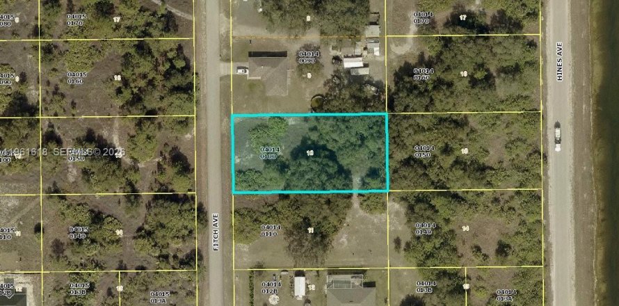 Propiedad comercial en Lehigh Acres, Florida № 2158275