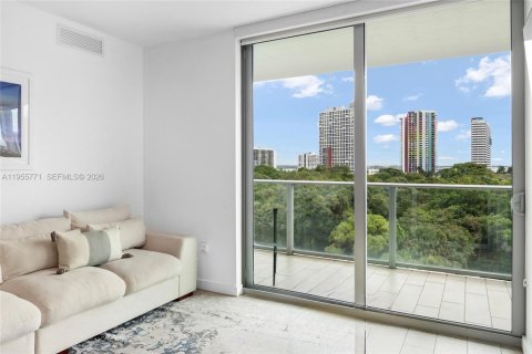Condo in Miami, Florida, 2 bedrooms  № 2009817 - photo 9