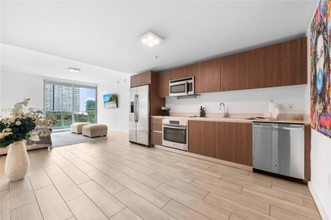 Condo in Miami, Florida, 2 bedrooms  № 2009817 - photo 3