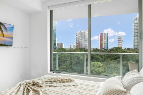 Condo in Miami, Florida, 2 bedrooms  № 2009817 - photo 15