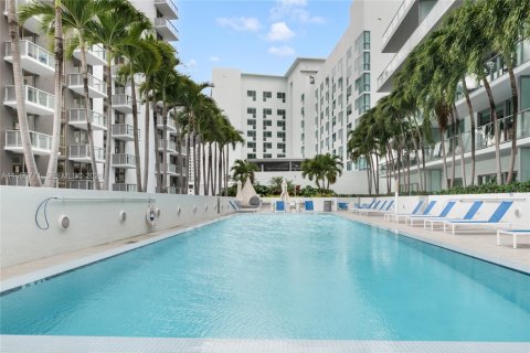 Condo in Miami, Florida, 2 bedrooms  № 2009817 - photo 22