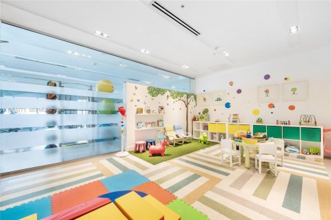 Condo in Miami, Florida, 2 bedrooms  № 2009817 - photo 21