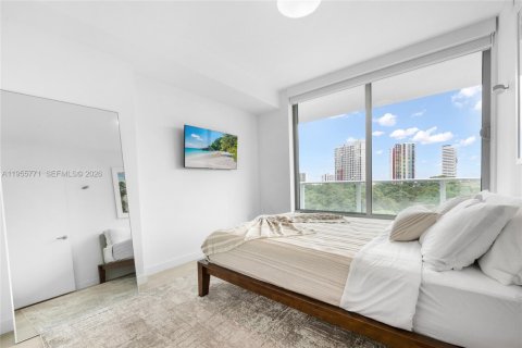 Condo in Miami, Florida, 2 bedrooms  № 2009817 - photo 14