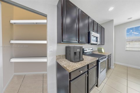 Adosado en venta en Pembroke Pines, Florida, 3 dormitorios, 168.8 m2 № 1921030 - foto 3