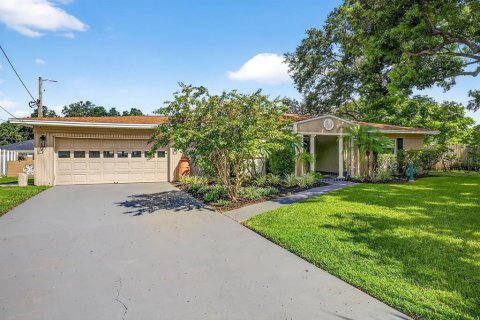 House in Tampa, Florida 3 bedrooms, 150.22 sq.m. № 1837830 - photo 17