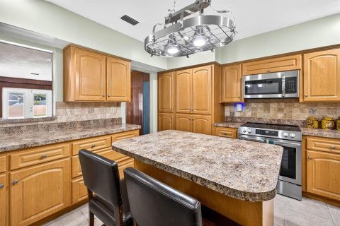 House in Tampa, Florida 3 bedrooms, 150.22 sq.m. № 1837830 - photo 22