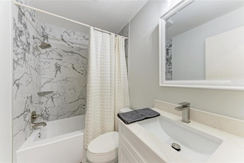Condo in Bradenton, Florida, 2 bedrooms  № 2330275 - photo 27